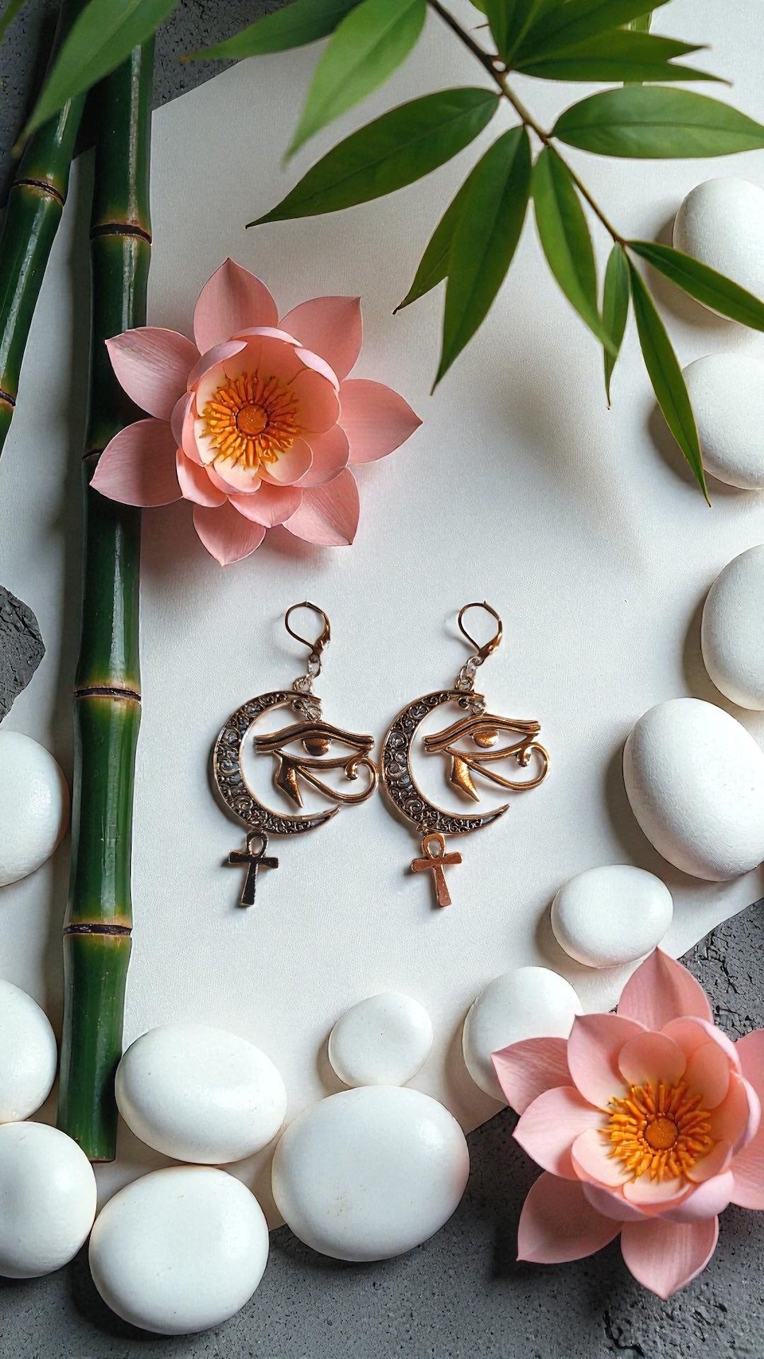 Boucle d'oreille Lune Croix Égyptienne