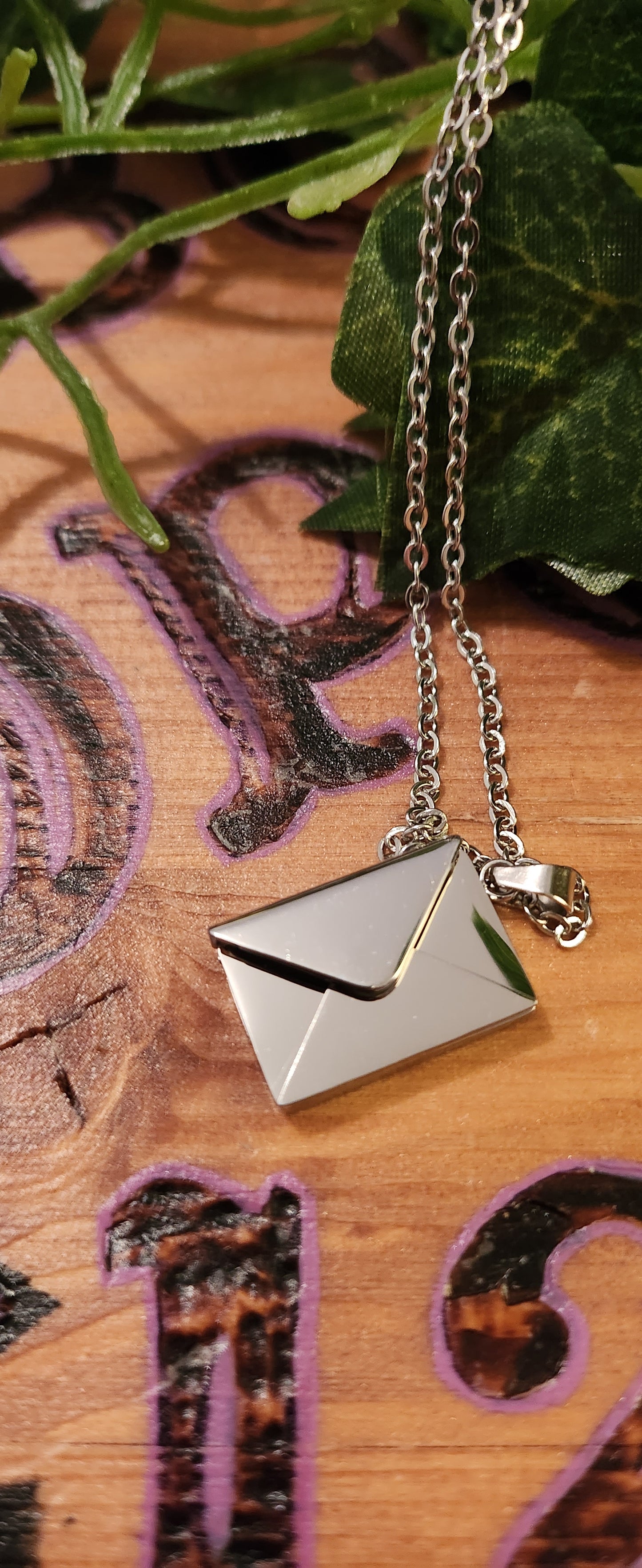 Collier avec lettre d'amour ouvrable