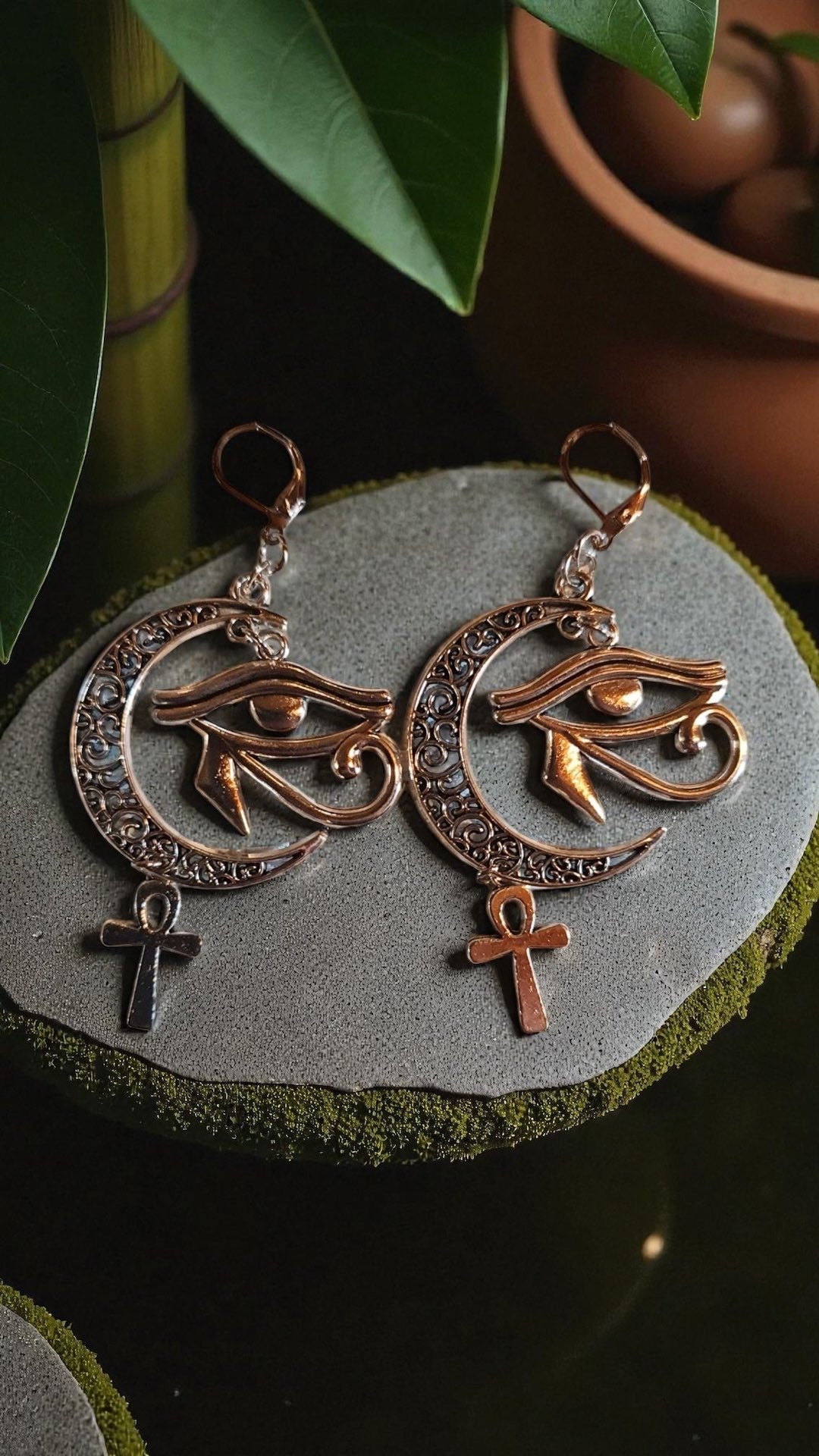 Boucle d'oreille Lune Croix Égyptienne